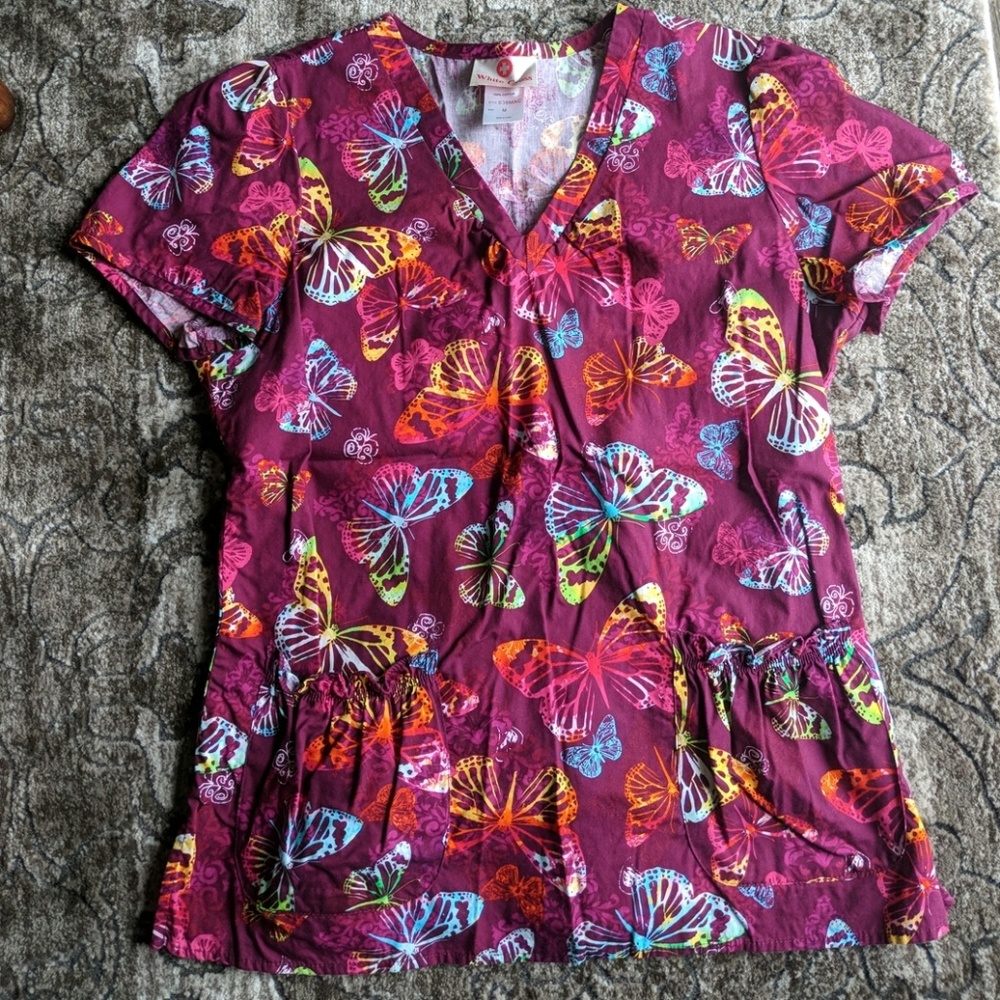 EUC vibrant scrub top!
